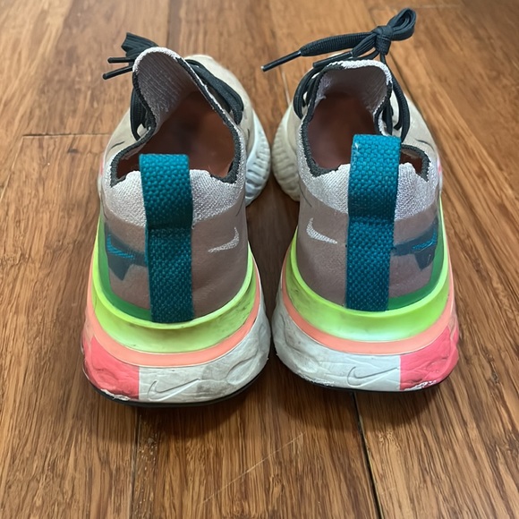 Loved- Nike react infinity women’s size 7.5 - Picture 4 of 7